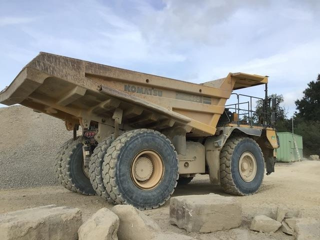 Komatsu HD465-8EO - Bánya teherautó: 3 kép. Komatsu HD465-8EO - Bánya teherautó: 3 kép.