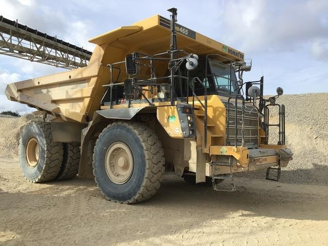 Komatsu HD465-8EO - Bánya teherautó: 4 kép. Komatsu HD465-8EO - Bánya teherautó: 4 kép.