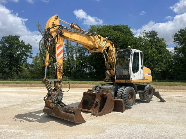 Liebherr A314 - Gumikerekes kotró: 1 kép. Liebherr A314 - Gumikerekes kotró: 1 kép.