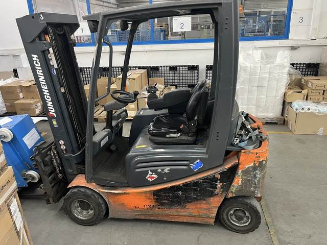 Jungheinrich EFG320 - Elektromos targonca: 1 kép. Jungheinrich EFG320 - Elektromos targonca: 1 kép.