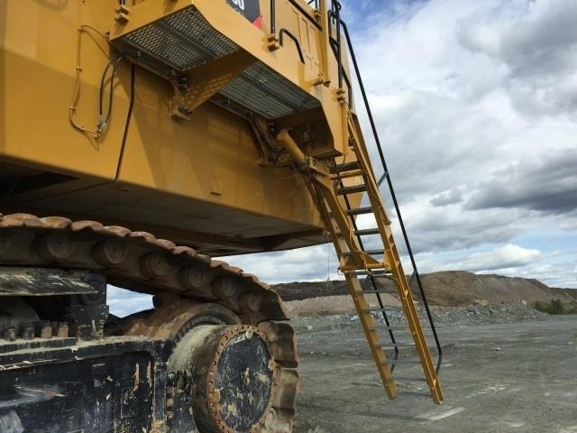 CAT 6060 FC AC - Lánctalpas kotró: 3 kép. CAT 6060 FC AC - Lánctalpas kotró: 3 kép.