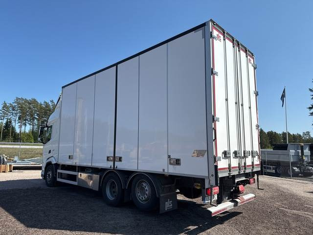DAF XF 530 FAN - Dobozos felépítményű teherautó: 2 kép. DAF XF 530 FAN - Dobozos felépítményű teherautó: 2 kép.
