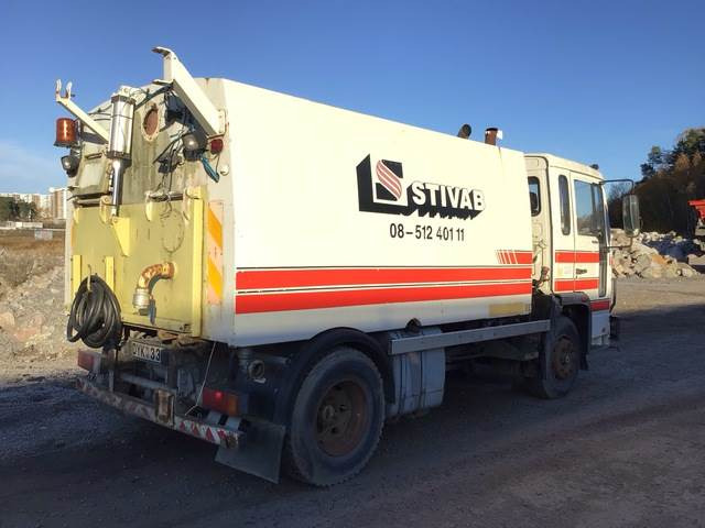 Volvo FL611 - Utcaseprő gép: 3 kép. Volvo FL611 - Utcaseprő gép: 3 kép.