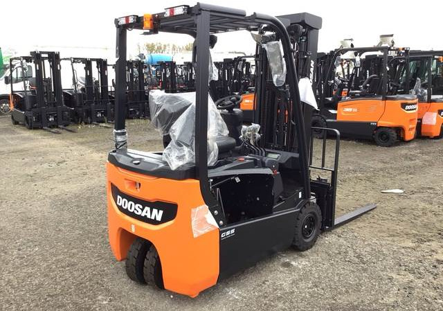 Doosan B15T-7 PLUS - Elektromos targonca: 3 kép. Doosan B15T-7 PLUS - Elektromos targonca: 3 kép.
