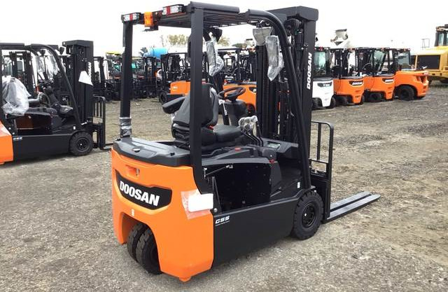 Doosan B15T-7 PLUS - Elektromos targonca: 3 kép. Doosan B15T-7 PLUS - Elektromos targonca: 3 kép.