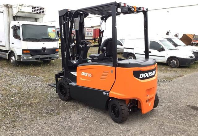 Doosan B35X-7 PLUS - Elektromos targonca: 2 kép. Doosan B35X-7 PLUS - Elektromos targonca: 2 kép.