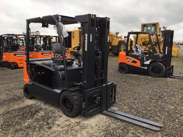 Doosan B35X-7 PLUS - Elektromos targonca: 4 kép. Doosan B35X-7 PLUS - Elektromos targonca: 4 kép.