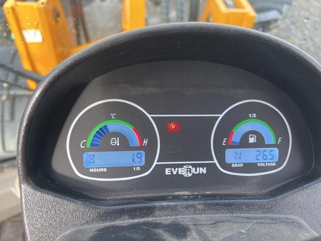Gumikerekes homlokrakodó Everun ER412 Pro: 8 kép.
