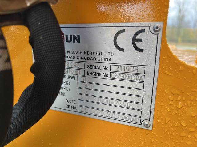 Everun R08 Pro - Gumikerekes homlokrakodó: 5 kép. Everun R08 Pro - Gumikerekes homlokrakodó: 5 kép.