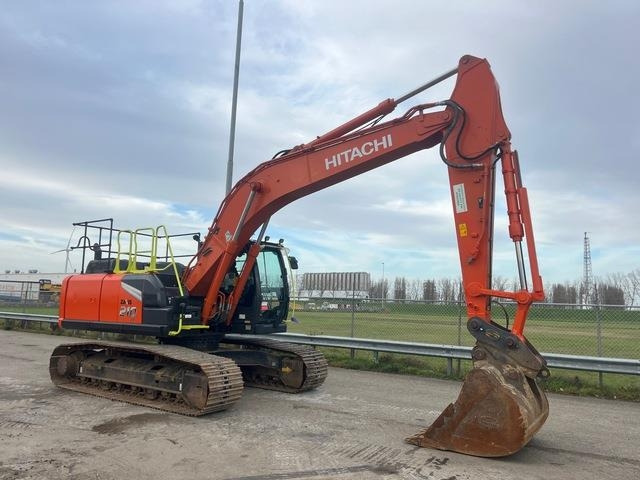 Hitachi ZX210LC-7 - Lánctalpas kotró: 4 kép. Hitachi ZX210LC-7 - Lánctalpas kotró: 4 kép.