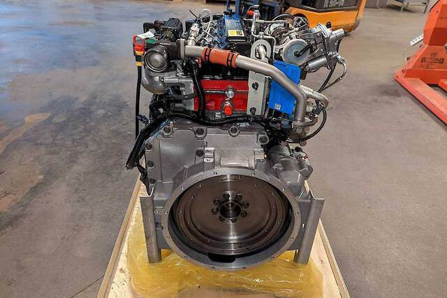 Cummins QSF3.8 97kW - Motor - Építőipari gépek: 2 kép. Cummins QSF3.8 97kW - Motor - Építőipari gépek: 2 kép.