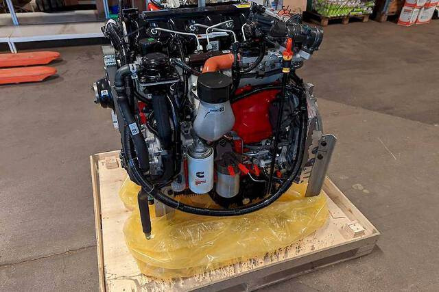 Cummins QSF3.8 97kW - Motor - Építőipari gépek: 3 kép. Cummins QSF3.8 97kW - Motor - Építőipari gépek: 3 kép.