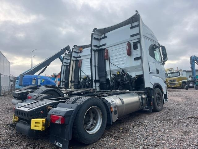 Iveco S-Way 460 - Nyergesvontató: 3 kép. Iveco S-Way 460 - Nyergesvontató: 3 kép.