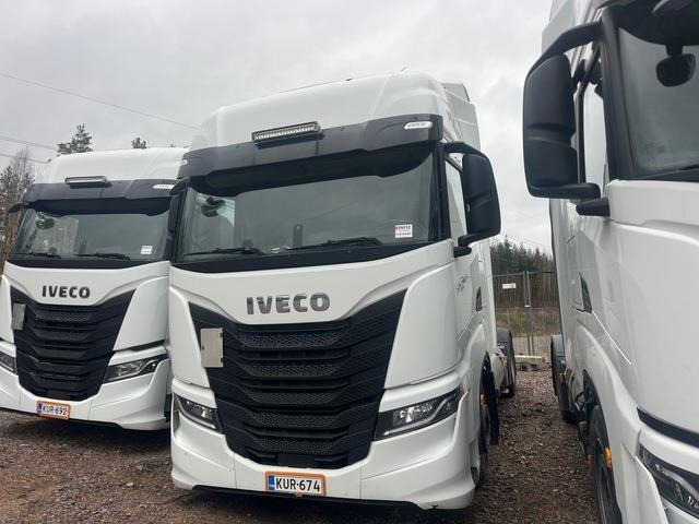 Iveco S-Way 460 - Nyergesvontató: 1 kép. Iveco S-Way 460 - Nyergesvontató: 1 kép.