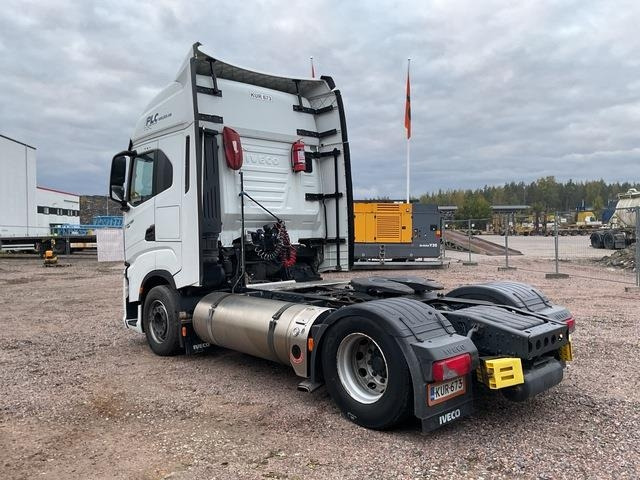 Iveco S-Way 460 LNG - Nyergesvontató: 2 kép. Iveco S-Way 460 LNG - Nyergesvontató: 2 kép.