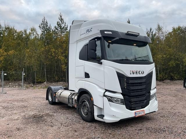 Iveco S-Way 460 LNG - Nyergesvontató: 4 kép. Iveco S-Way 460 LNG - Nyergesvontató: 4 kép.