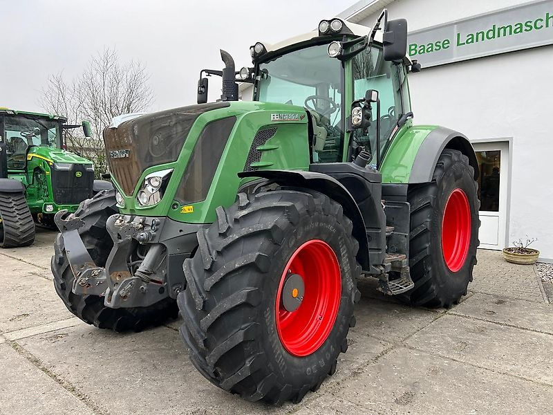 Fendt 824 Vario Profi Plus - Traktor: 2 kép. Fendt 824 Vario Profi Plus - Traktor: 2 kép.