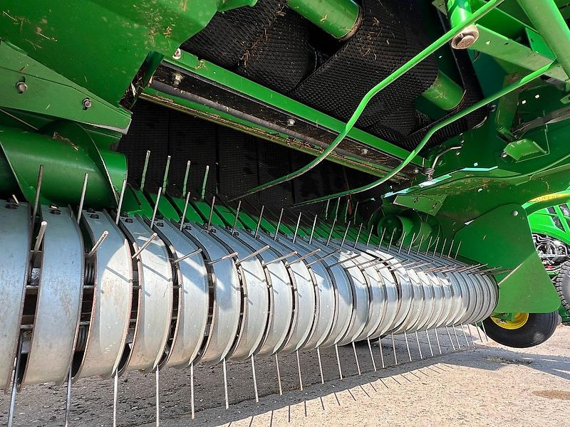 Bálázó John Deere 842 HiFlow: 12 kép.