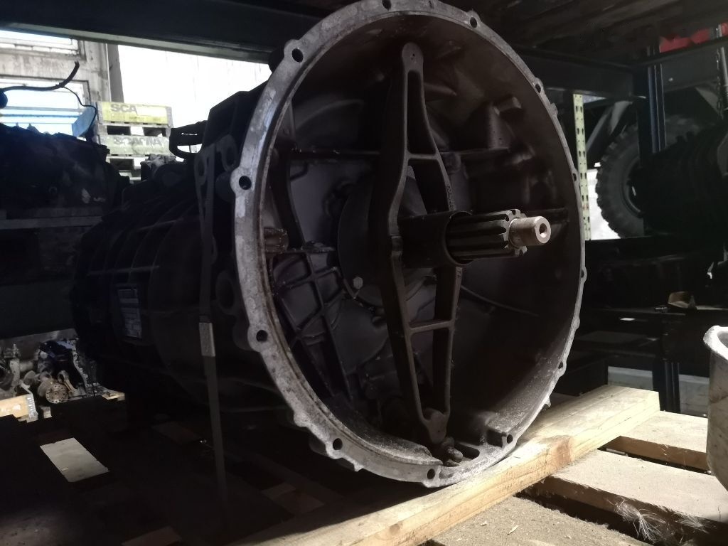 ZF 6AS 800 TO (6AS 800 TO) - Sebességváltó - Teherautó: 2 kép. ZF 6AS 800 TO (6AS 800 TO) - Sebességváltó - Teherautó: 2 kép.