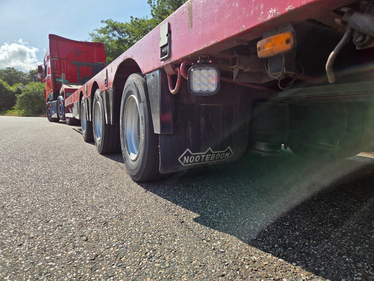 DAF XF 460 FTG 6x2 Super Spacecab + Nooteboom semi-dieplader - Alvaz teherautó: 5 kép. DAF XF 460 FTG 6x2 Super Spacecab + Nooteboom semi-dieplader - Alvaz teherautó: 5 kép.