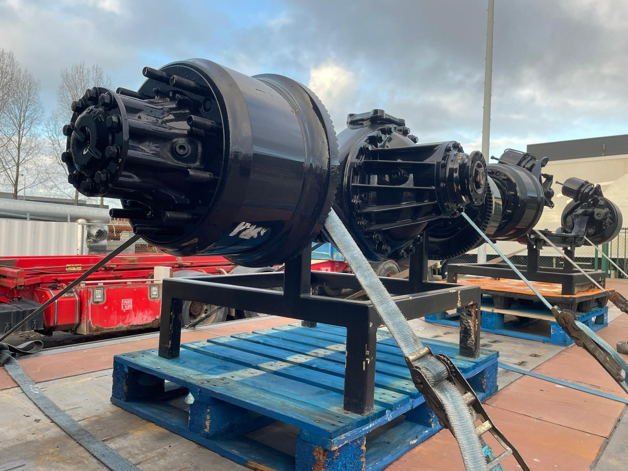 DAF vooras + achteras aandrijfas voor DAF 85/95 vrachtwagen - Tengely és alkatrészek - Teherautó: 2 kép. DAF vooras + achteras aandrijfas voor DAF 85/95 vrachtwagen - Tengely és alkatrészek - Teherautó: 2 kép.