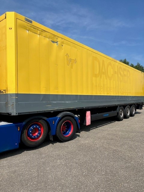 KRONE SD Dryliner - Pótkocsi dobozos: 4 kép. KRONE SD Dryliner - Pótkocsi dobozos: 4 kép.