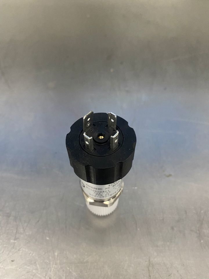 BAUER HDA 4715-A-040-208 908574 104T060118 - Érzékelő - Építőipari gépek: 1 kép. BAUER HDA 4715-A-040-208 908574 104T060118 - Érzékelő - Építőipari gépek: 1 kép.