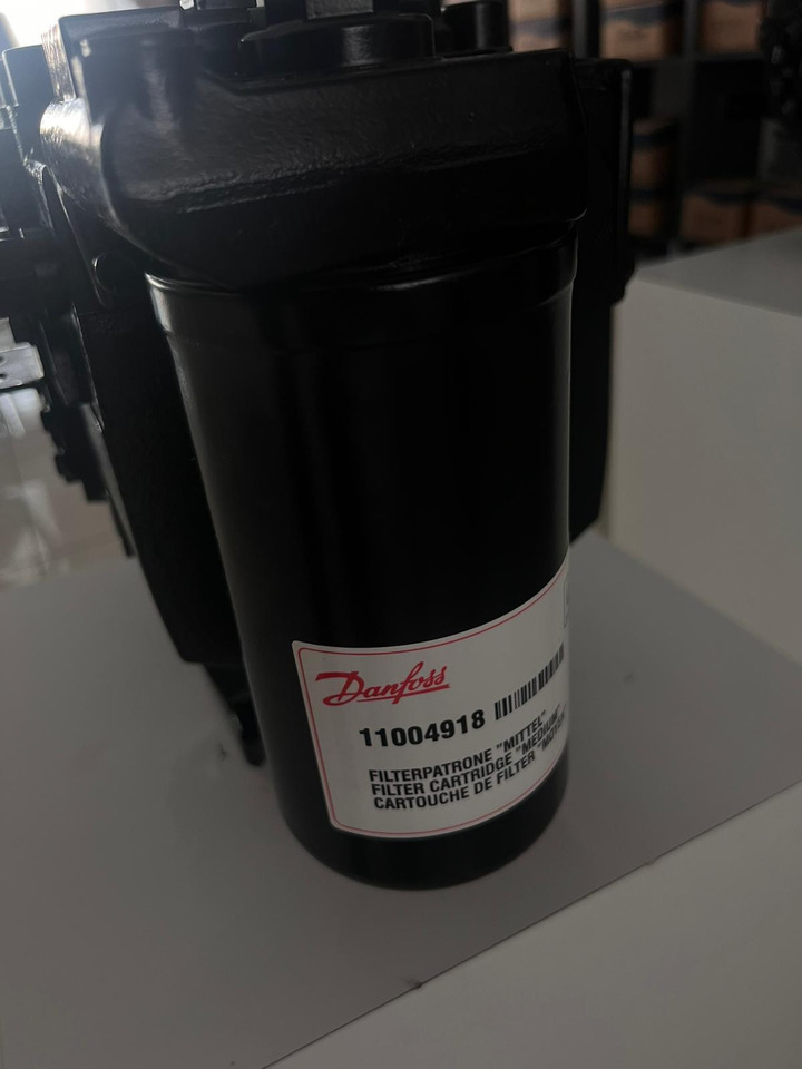 DANFOSS H1P100R B AM1C1ND3HF4NNL42L42 DM26 H1 - Hidraulikus szivattyú - Építőipari gépek: 3 kép. DANFOSS H1P100R B AM1C1ND3HF4NNL42L42 DM26 H1 - Hidraulikus szivattyú - Építőipari gépek: 3 kép.