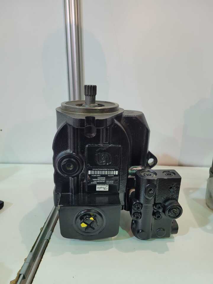 DANFOSS / SAUER LRL025CRP1915 NNN3C2RGA6NPL - Hidraulikus szivattyú - Építőipari gépek: 1 kép. DANFOSS / SAUER LRL025CRP1915 NNN3C2RGA6NPL - Hidraulikus szivattyú - Építőipari gépek: 1 kép.