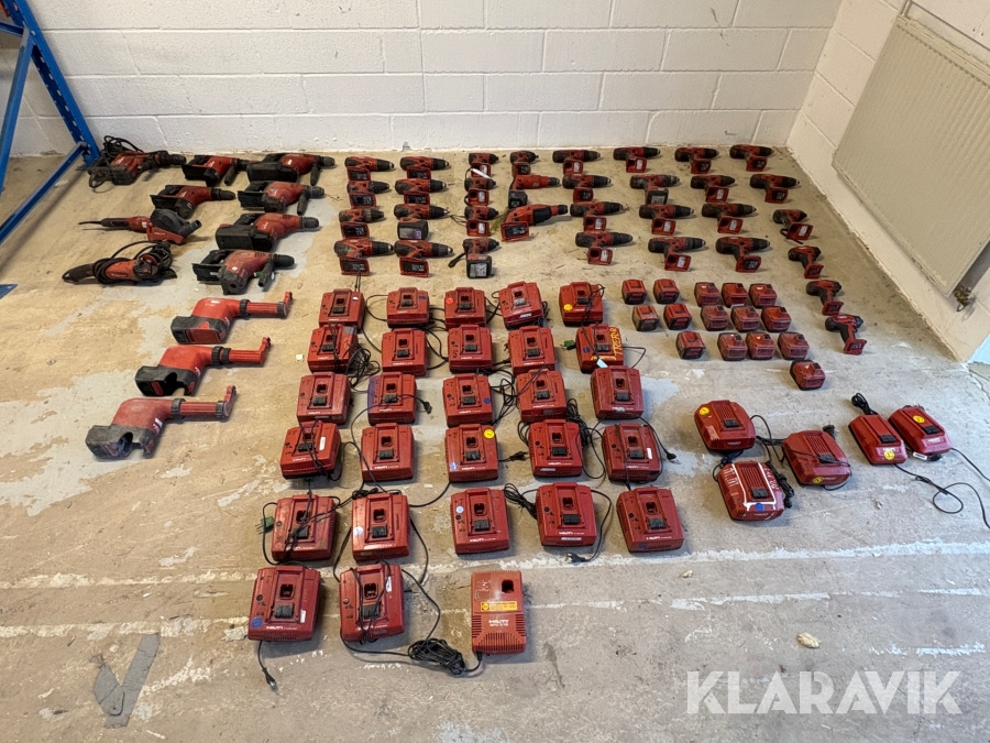 Építőipari berendezések Lot med bore/skruemaskine, batterier og ladere Hilti: 1 kép.