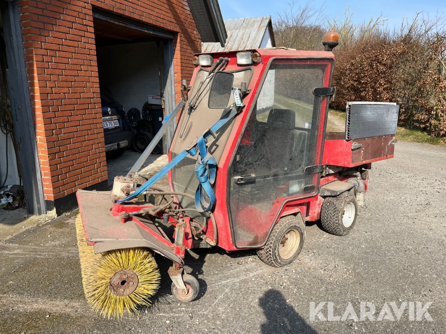 Redskabsbærer HTF Boxer 4wd med kost - Kommunális traktor: 1 kép. Redskabsbærer HTF Boxer 4wd med kost - Kommunális traktor: 1 kép.