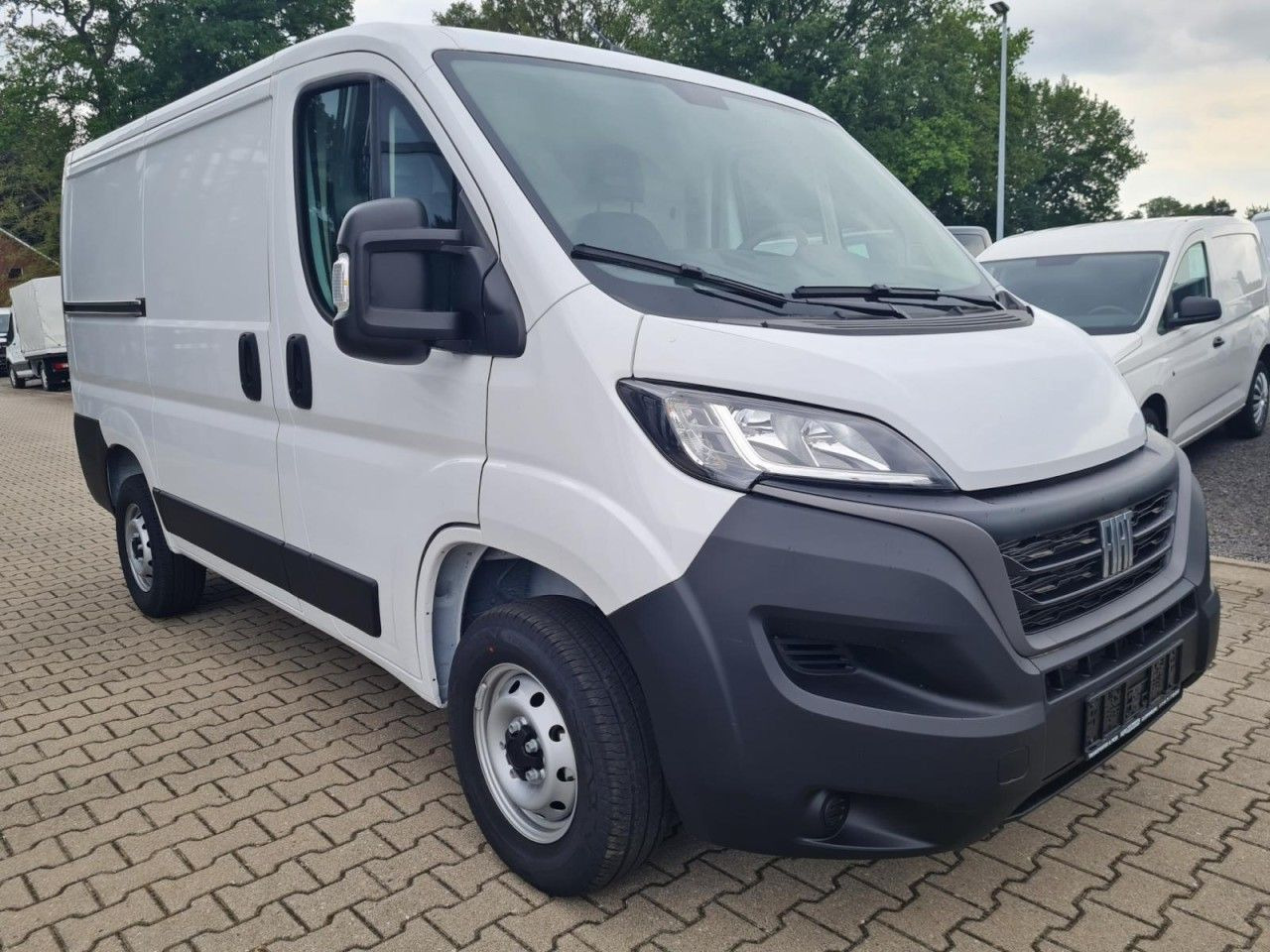 Fiat Ducato 30 Kasten L1H1 KLIMA PDC REGALE TEMPOMAT - Kis furgon: 4 kép. Fiat Ducato 30 Kasten L1H1 KLIMA PDC REGALE TEMPOMAT - Kis furgon: 4 kép.