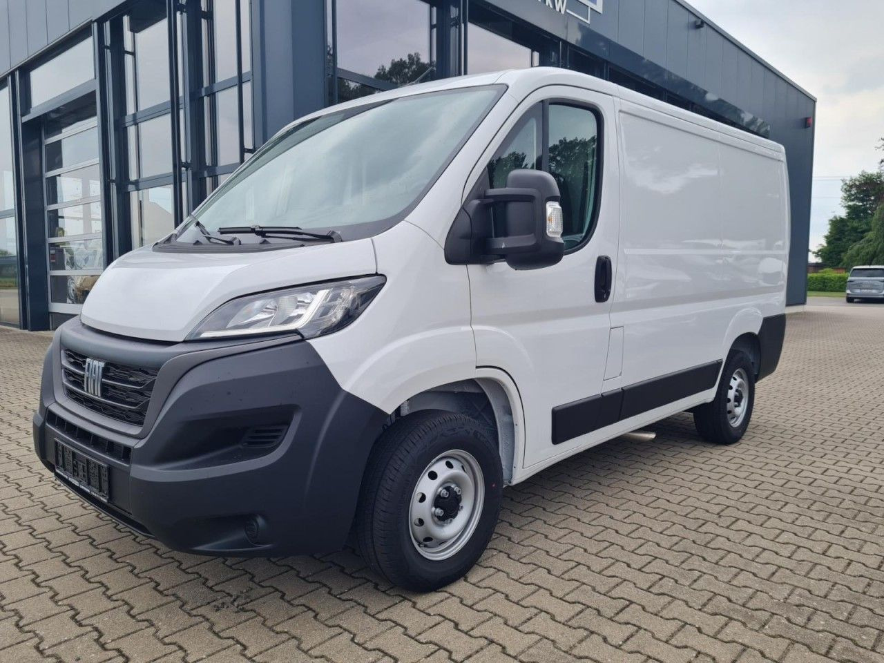 Fiat Ducato 30 Kasten L1H1 KLIMA PDC REGALE TEMPOMAT - Kis furgon: 2 kép. Fiat Ducato 30 Kasten L1H1 KLIMA PDC REGALE TEMPOMAT - Kis furgon: 2 kép.