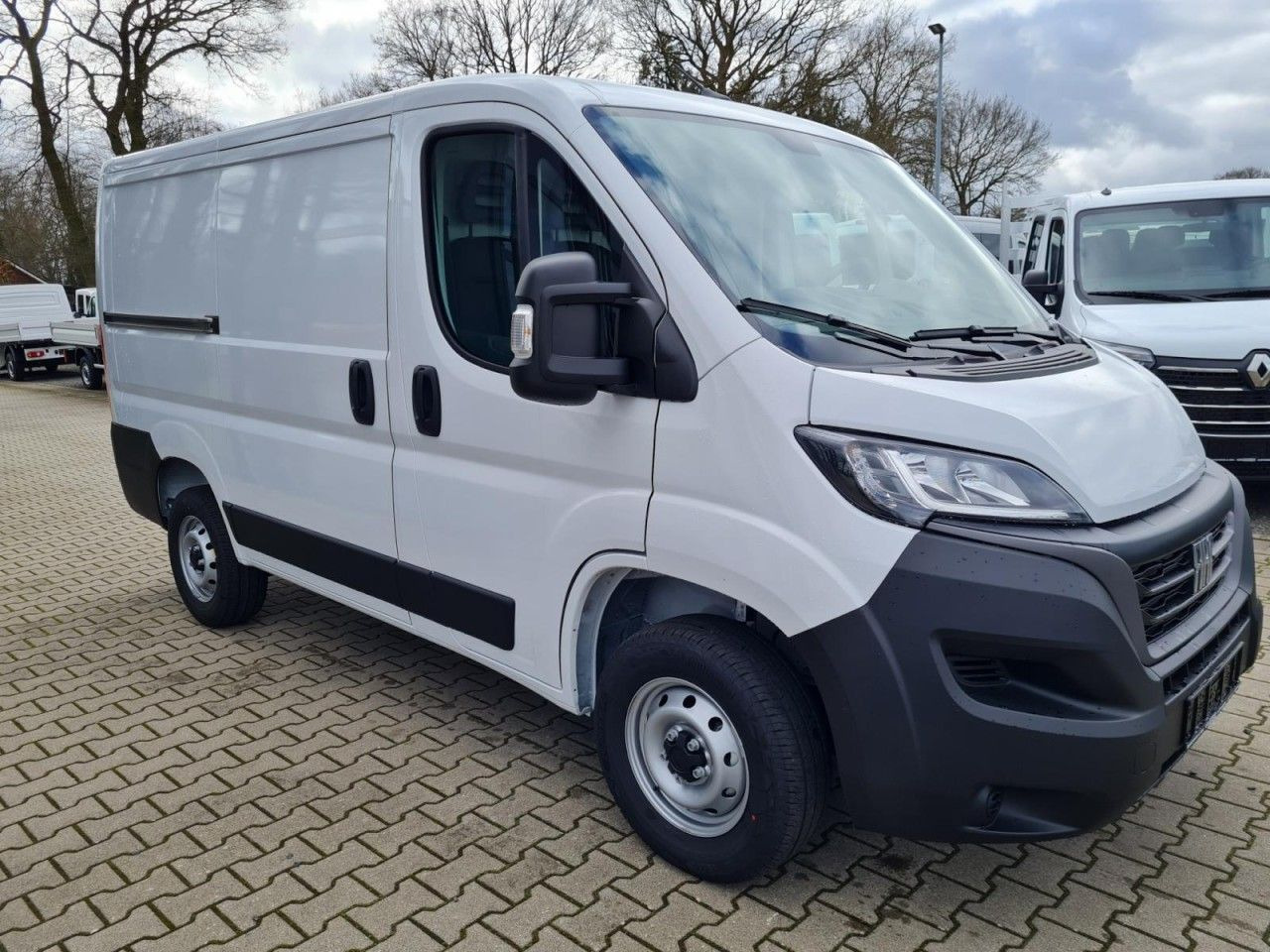 Fiat Ducato 30 Kasten L1H1 KLIMA PDC TEMPOMAT - Kis furgon: 3 kép. Fiat Ducato 30 Kasten L1H1 KLIMA PDC TEMPOMAT - Kis furgon: 3 kép.
