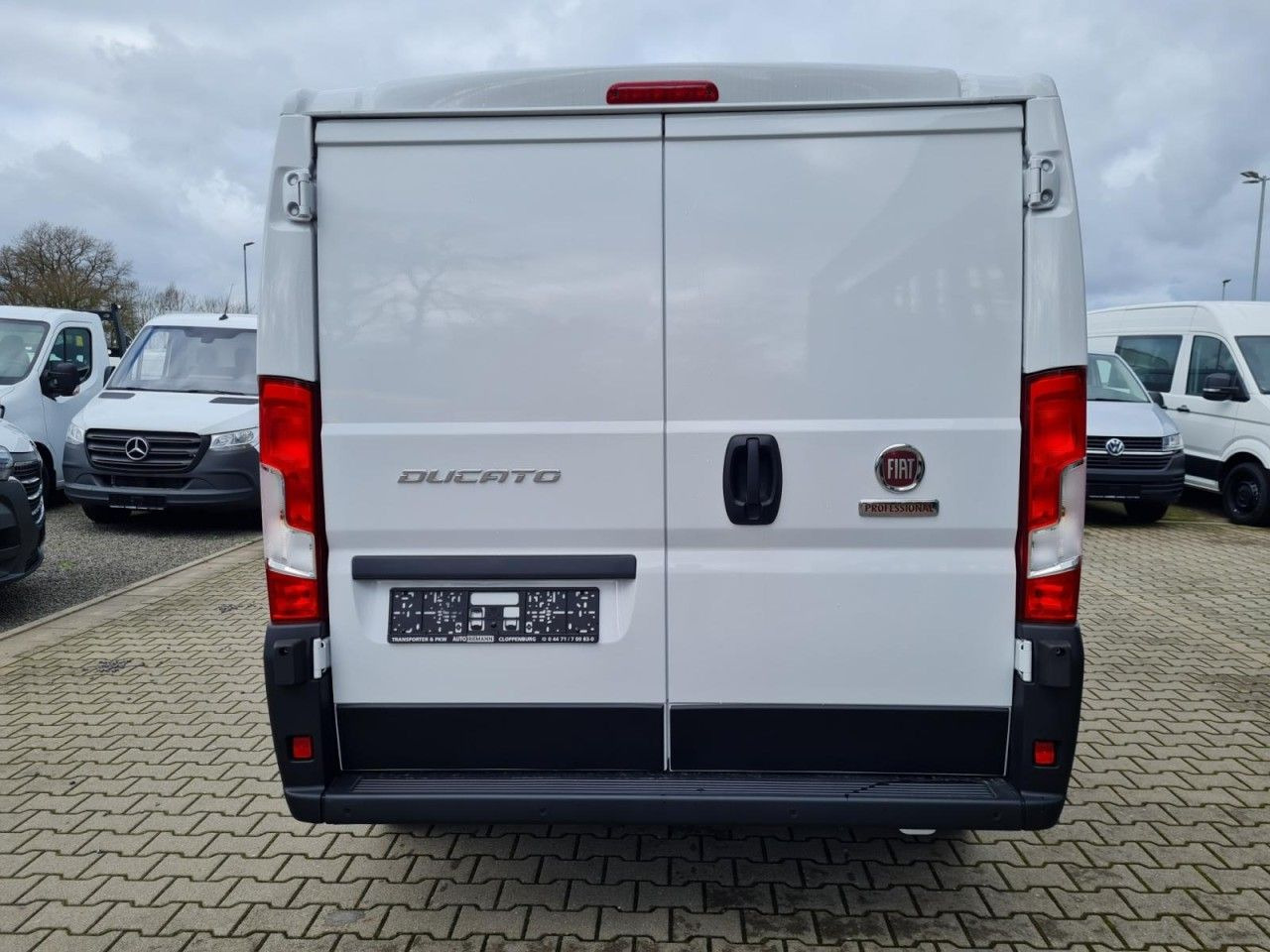 Fiat Ducato 30 Kasten L1H1 KLIMA PDC TEMPOMAT - Kis furgon: 5 kép. Fiat Ducato 30 Kasten L1H1 KLIMA PDC TEMPOMAT - Kis furgon: 5 kép.