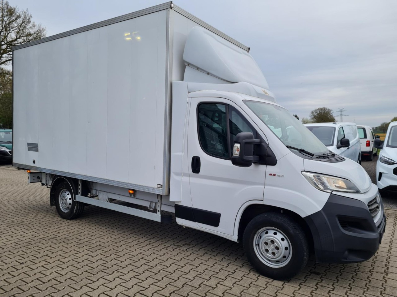 Fiat Ducato 35 Koffer 150 maxi Multijet Klima - Dobozos kisteherautó: 3 kép. Fiat Ducato 35 Koffer 150 maxi Multijet Klima - Dobozos kisteherautó: 3 kép.