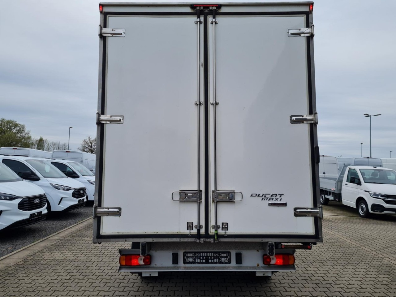 Fiat Ducato 35 Koffer 150 maxi Multijet Klima - Dobozos kisteherautó: 5 kép. Fiat Ducato 35 Koffer 150 maxi Multijet Klima - Dobozos kisteherautó: 5 kép.