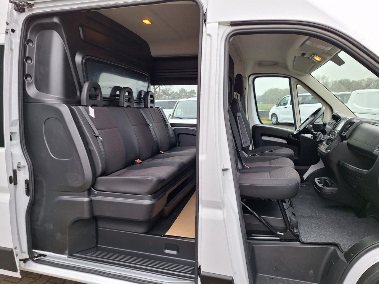Fiat Ducato / baugl. Movano Kasten Doka mixto L4H2 - Furgon, Duplakabinos kisteherautó: 4 kép. Fiat Ducato / baugl. Movano Kasten Doka mixto L4H2 - Furgon, Duplakabinos kisteherautó: 4 kép.