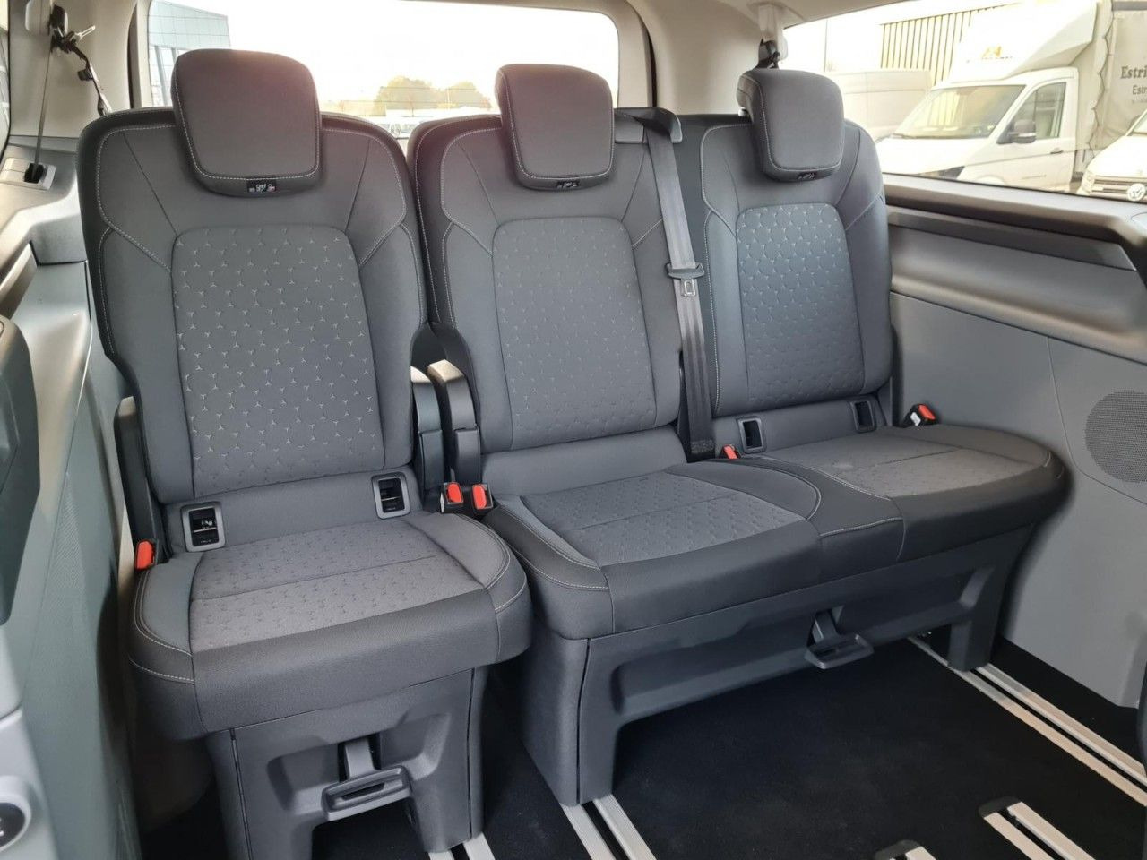 Kisbusz Ford Tourneo Custom 320 L2 Titanium 9 Sitze STANDHZ: 23 kép.