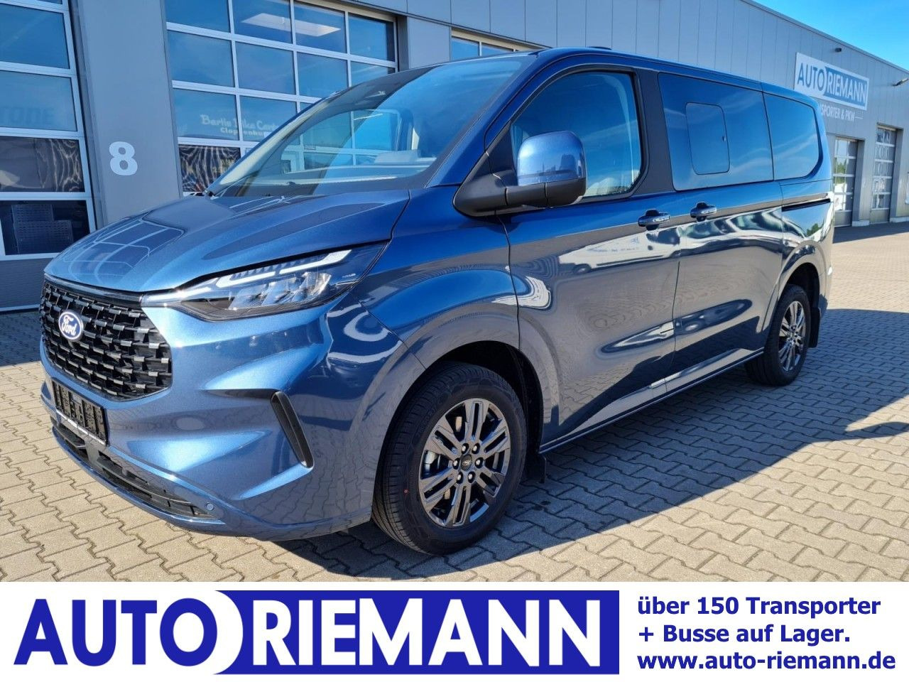 Ford Tourneo Custom 320 Titanium L1 AG 8-Sitze LED KA - Kisbusz: 1 kép. Ford Tourneo Custom 320 Titanium L1 AG 8-Sitze LED KA - Kisbusz: 1 kép.