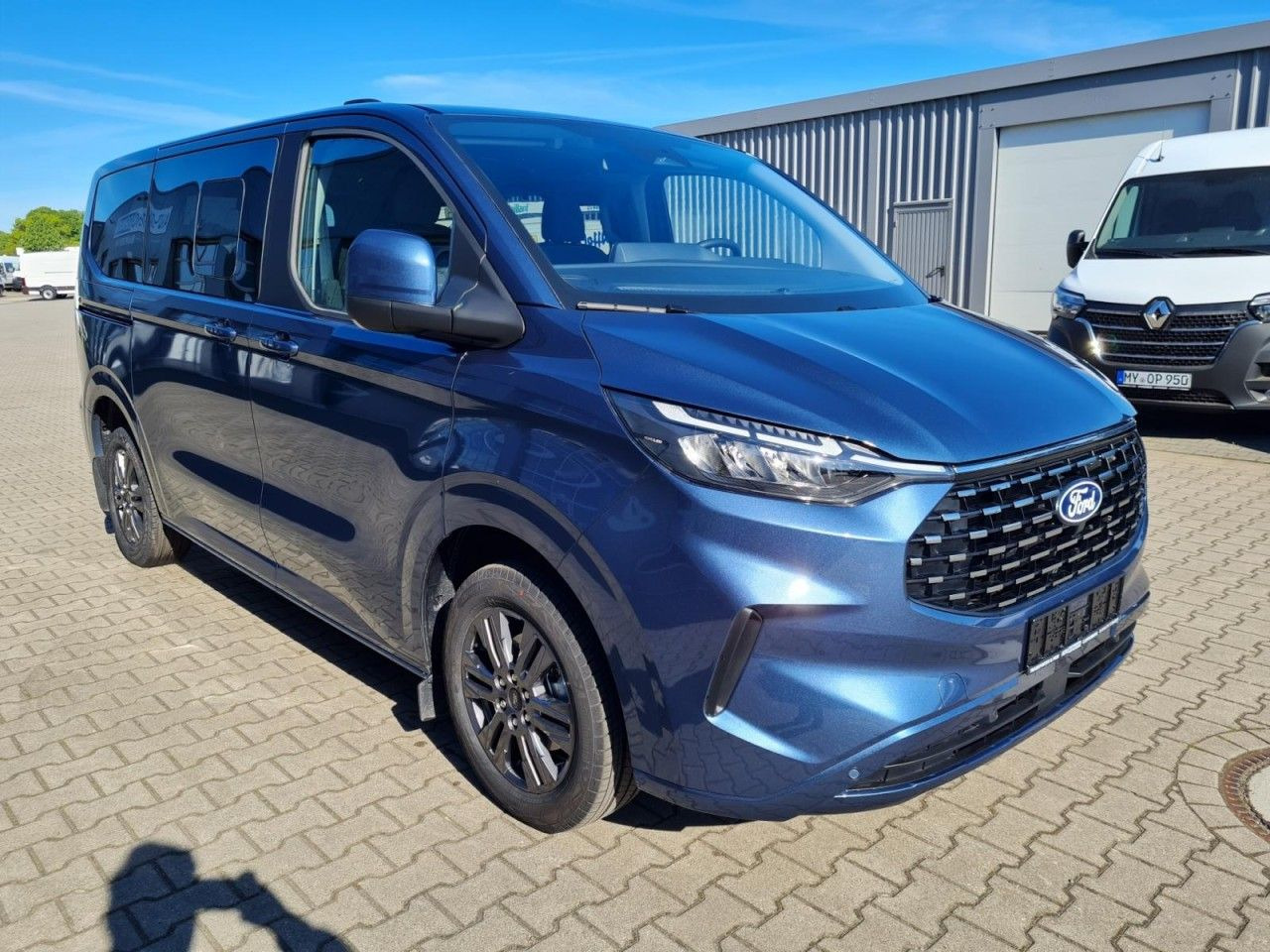 Ford Tourneo Custom 320 Titanium L1 AG 8-Sitze LED KA - Kisbusz: 4 kép. Ford Tourneo Custom 320 Titanium L1 AG 8-Sitze LED KA - Kisbusz: 4 kép.
