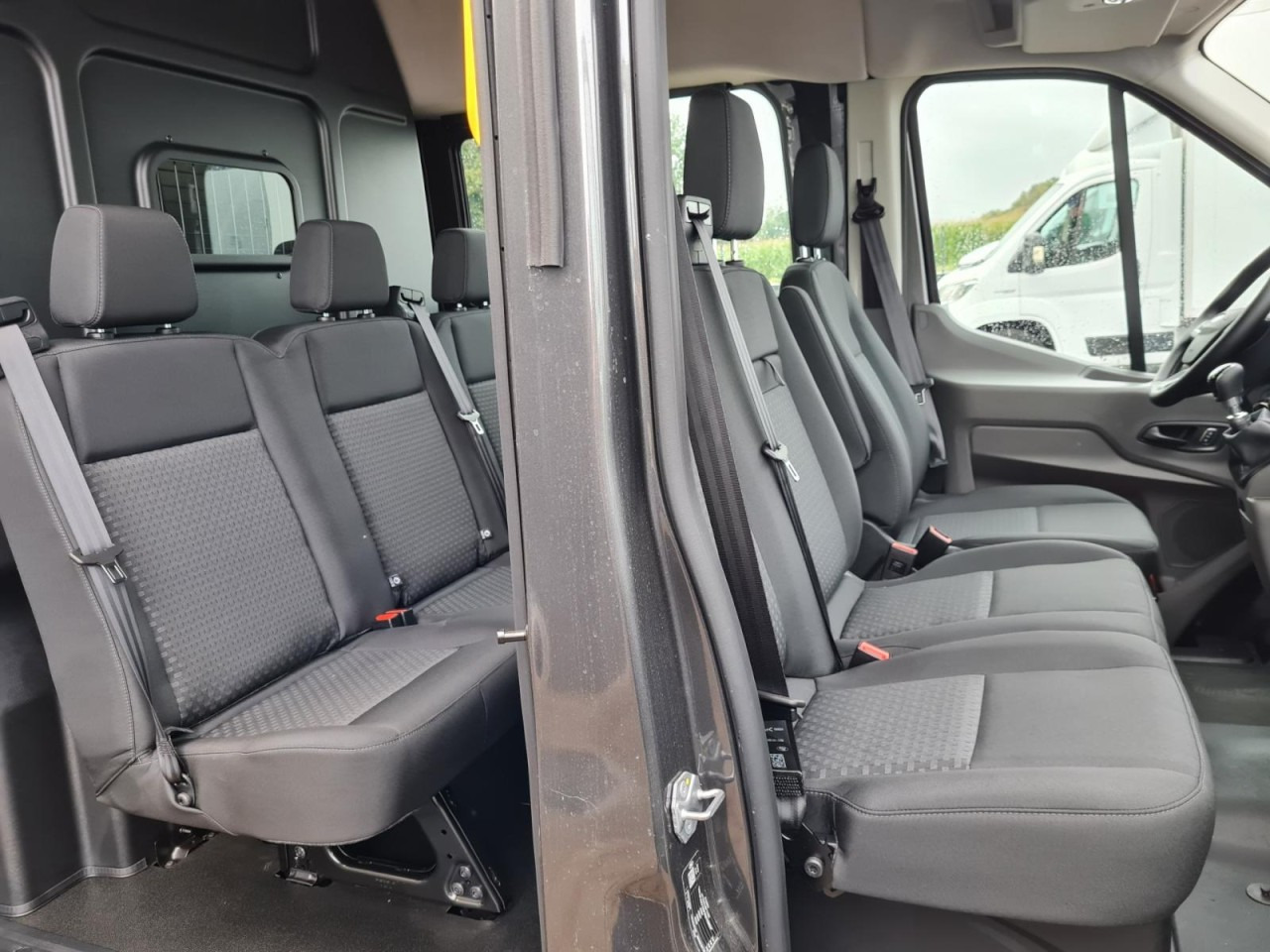 Ford Transit 3,5t Kasten Doka TDCi L3 Trend AHK Kamera - Furgon, Duplakabinos kisteherautó: 4 kép. Ford Transit 3,5t Kasten Doka TDCi L3 Trend AHK Kamera - Furgon, Duplakabinos kisteherautó: 4 kép.
