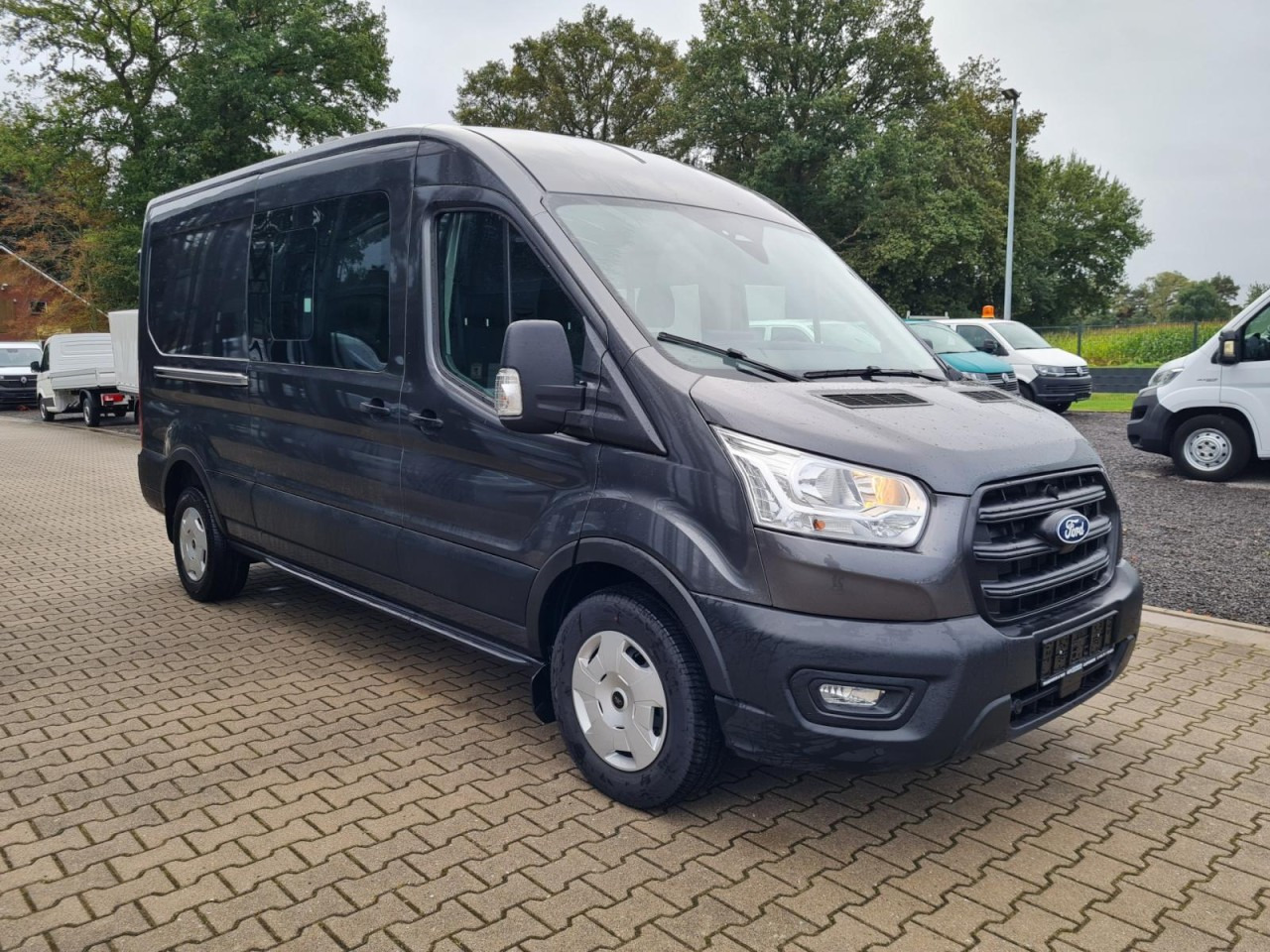 Ford Transit 3,5t Kasten Doka TDCi L3 Trend AHK Kamera - Furgon, Duplakabinos kisteherautó: 3 kép. Ford Transit 3,5t Kasten Doka TDCi L3 Trend AHK Kamera - Furgon, Duplakabinos kisteherautó: 3 kép.