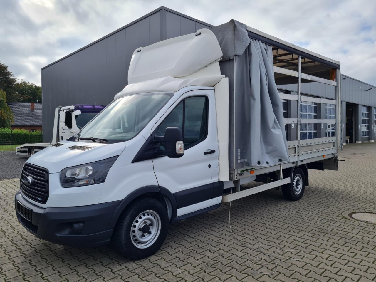 Ford Transit 35 Pritsche Schiebe Plane TDCi L3 KLIMA - Ponyvás kisteherautó: 2 kép. Ford Transit 35 Pritsche Schiebe Plane TDCi L3 KLIMA - Ponyvás kisteherautó: 2 kép.