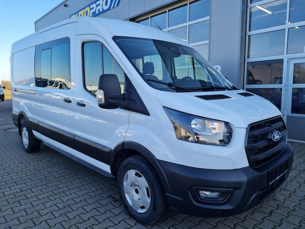 Ford Transit 350 Kasten Doka 6-Sitze L3 Trend AHK KAM - Furgon, Duplakabinos kisteherautó: 2 kép. Ford Transit 350 Kasten Doka 6-Sitze L3 Trend AHK KAM - Furgon, Duplakabinos kisteherautó: 2 kép.