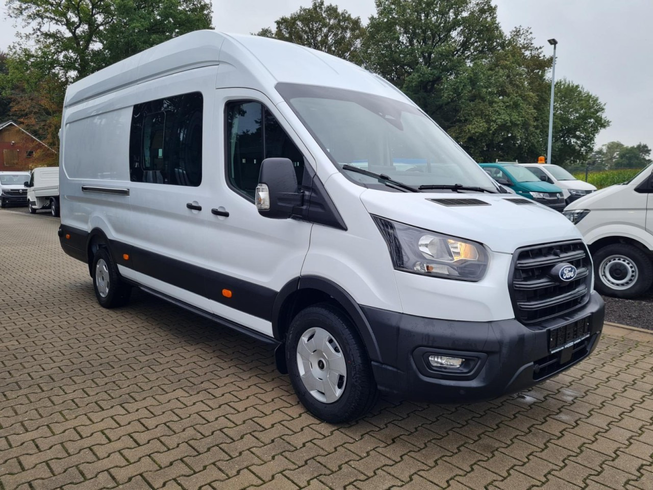 Ford Transit 350 Kasten Doka L4H3 Trend 4x4 AHK KAMERA - Furgon, Duplakabinos kisteherautó: 3 kép. Ford Transit 350 Kasten Doka L4H3 Trend 4x4 AHK KAMERA - Furgon, Duplakabinos kisteherautó: 3 kép.