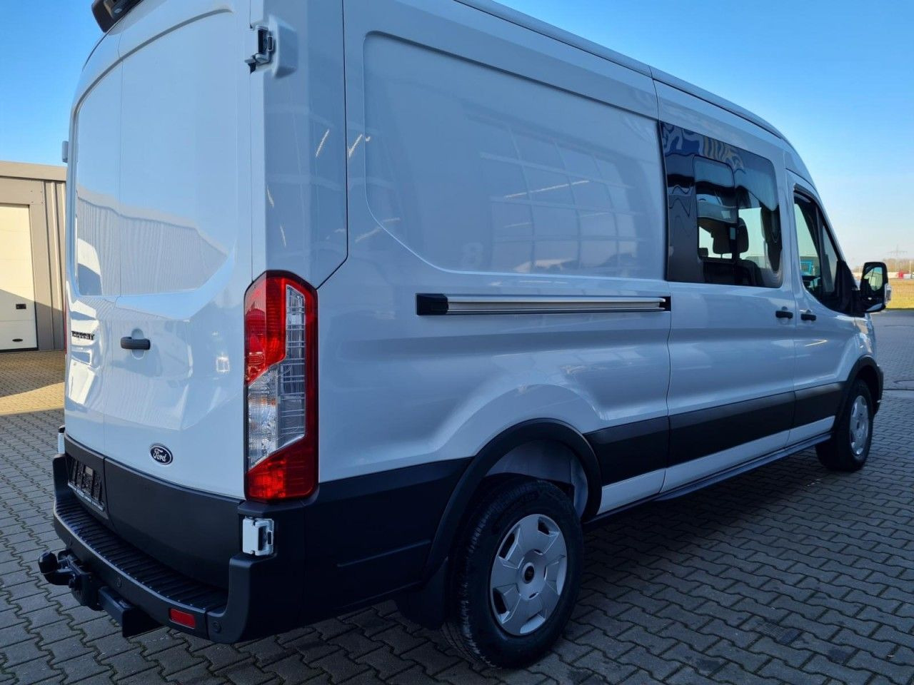 Ford Transit 350 Kasten Doka mixto TDCi L3 Trend AHK - Furgon: 3 kép. Ford Transit 350 Kasten Doka mixto TDCi L3 Trend AHK - Furgon: 3 kép.