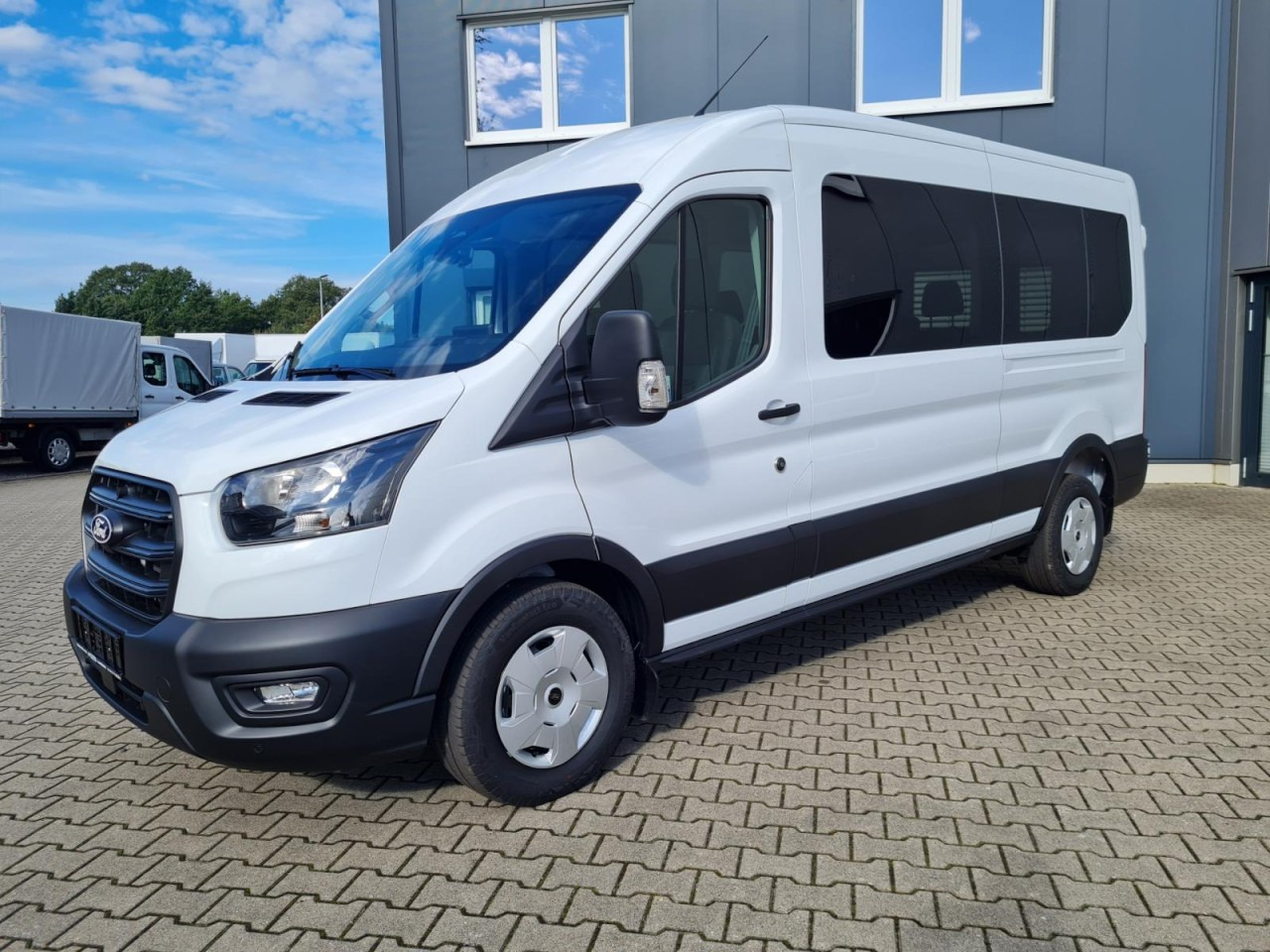 Ford Transit 350 Kombi 9-Sitze L3 AG Trend AHK KAMERA - Minibusz, Kisbusz: 3 kép. Ford Transit 350 Kombi 9-Sitze L3 AG Trend AHK KAMERA - Minibusz, Kisbusz: 3 kép.