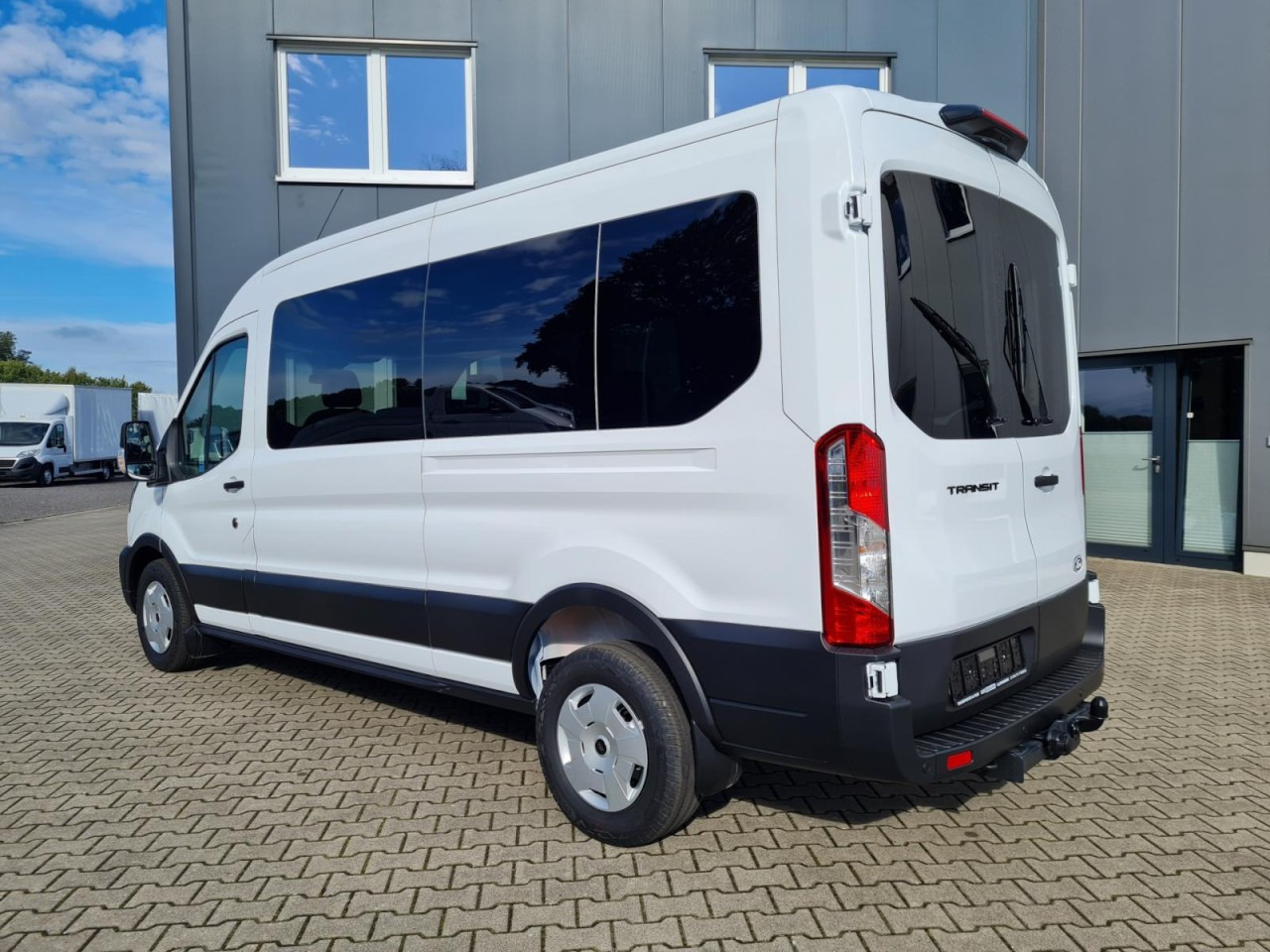 Ford Transit 350 Kombi TDCi L3 AG Trend 9 Sitze AHK KAMERA - Minibusz, Kisbusz: 4 kép. Ford Transit 350 Kombi TDCi L3 AG Trend 9 Sitze AHK KAMERA - Minibusz, Kisbusz: 4 kép.