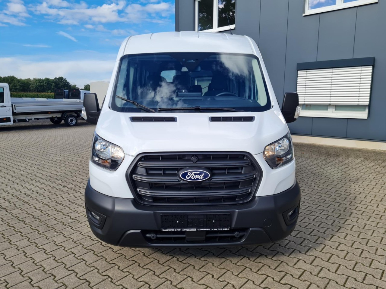 Ford Transit 350 Kombi TDCi L3 AG Trend 9 Sitze AHK KAMERA - Minibusz, Kisbusz: 2 kép. Ford Transit 350 Kombi TDCi L3 AG Trend 9 Sitze AHK KAMERA - Minibusz, Kisbusz: 2 kép.